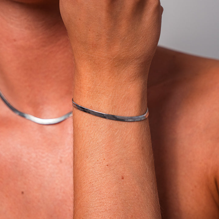 Schlangen-inspiriertes Sarya-Armband