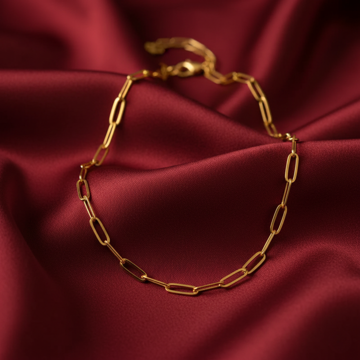 Goldene Halskette mit Clip