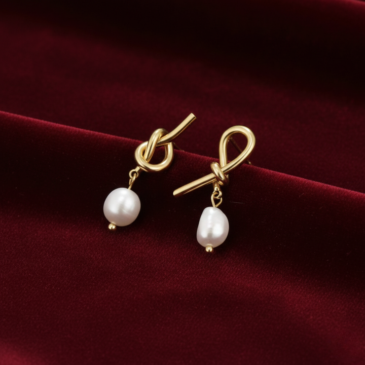 Geknotete Gold- und Süßwasserohrringe