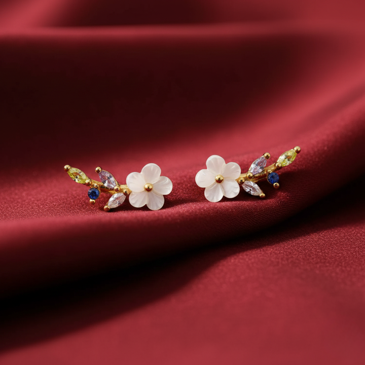 Kristallweiße Blütenohrringe