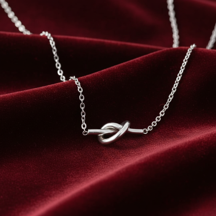 Adela Knoten Silber Halskette