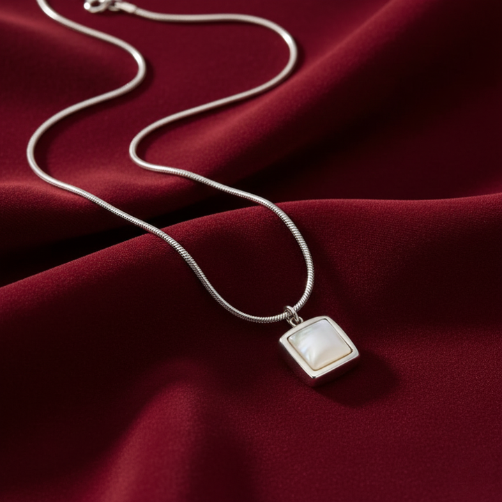 Riva Mondstein Anhänger Halskette