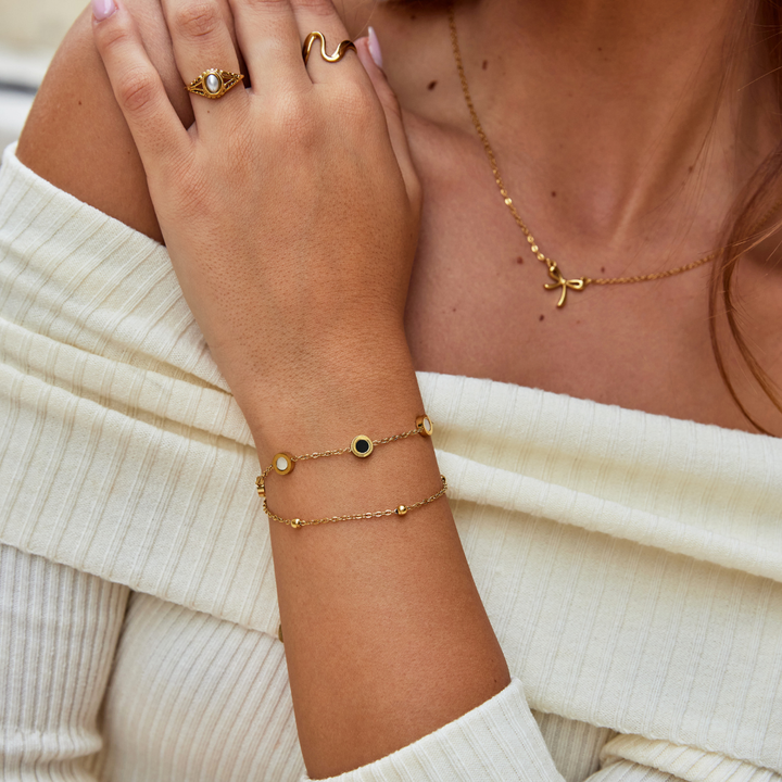 Onyx- und Weißsteinarmband