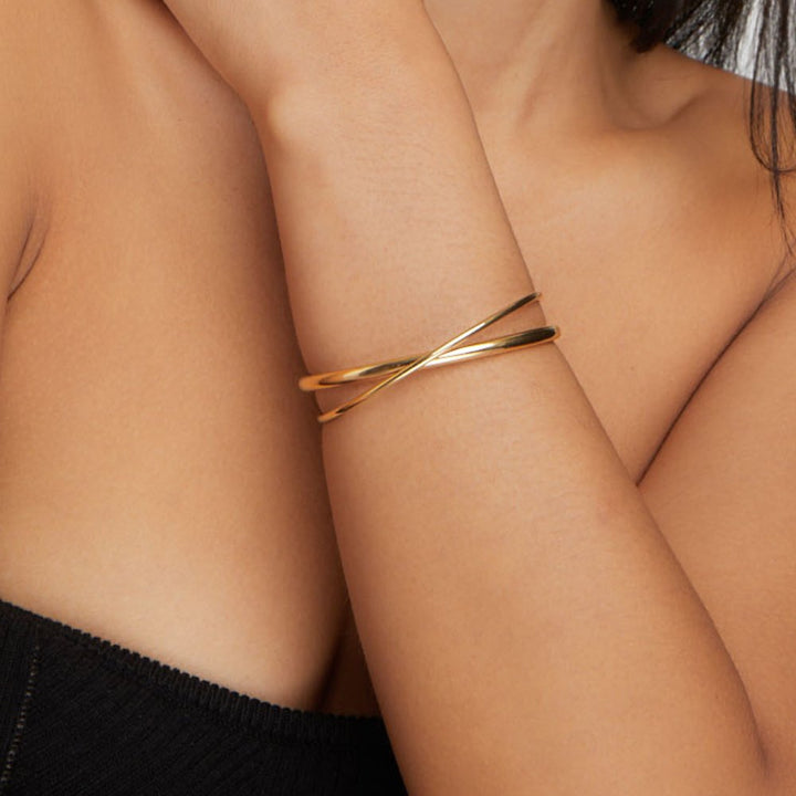 Goldene Twist-Armband